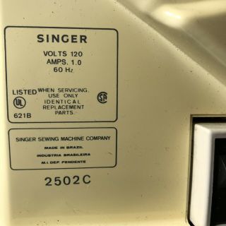 Vtg White SINGER 2502 C Electronic Control SEWING MACHINE 6