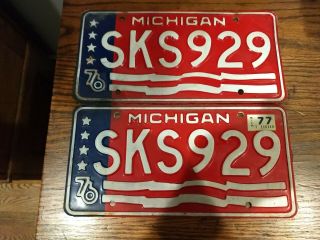 Pair Vintage 1976 Michigan Bicentennial License Plate Tags With 1977 Sticker