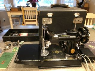 Portable Singer 221 - 1 Featherweight Electric Sewing Machine W/case 1952
