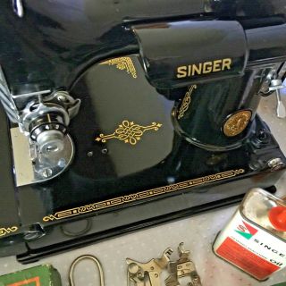 SINGER SEWING MACHINE 1951 FEATHERWEIGHT 221 221K ATTACHMENTS, 7