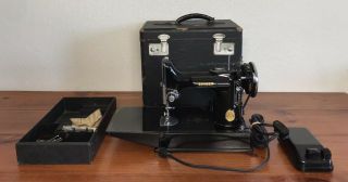 Sn Ag699147 1946 Singer 221 Featherweight Sewing Machine W/ Case