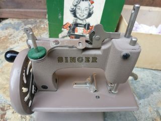 Singer Sewhandy Model 20 Sewing Machine 7
