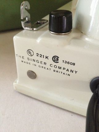 Singer Featherweight White - UK - Cond 10
