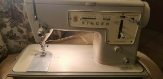 Singer Zig - Zag Model 457 Vintage Sewing Machine Stylist W/case -