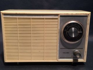 Realistic Solid State Am Radio Model 12 - 682a Radio Shack Great
