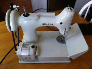 White Singer 221 Featherweight With Case 6