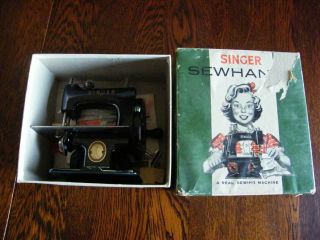 Singer Sewhandy Model 20 Childs Sewing Machine W/box