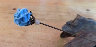 Pretty Edwardian Hat Pin With Turquoise Glass Set In Gold Tone Metal