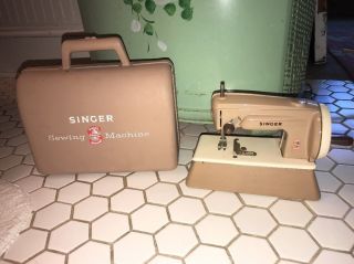 Vintage Singer Miniature Child’s Sewing Machine Sewhandy Hand Crank &carry Case