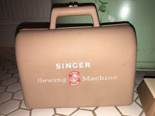 Vintage Singer Miniature Child’s Sewing Machine Sewhandy Hand Crank &Carry Case 2