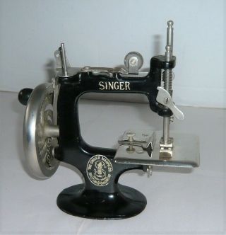 Antique Singer Cast Iron Sewing Machine