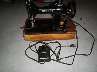 Vintage Singer Model 99k Portable Sewing Machine Em156460 W/case Pedal