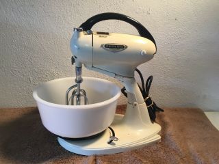 Vintage Hamilton Beach Model G Stand Mixer With One Bowl & Beaters