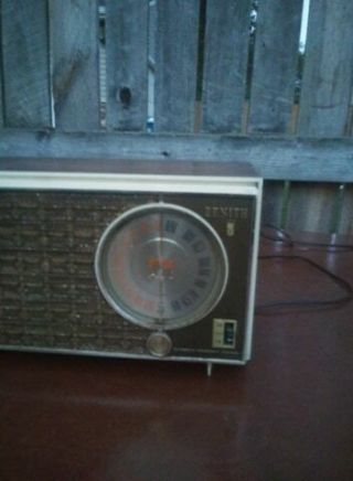 1960 ' s Zenith AM - FM Tube Radio 2