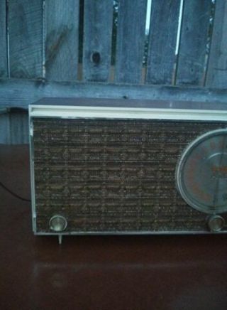 1960 ' s Zenith AM - FM Tube Radio 4