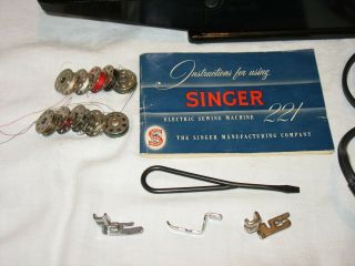 SINGER FEATHERWEIGHT 221 ELECTRIC SEWING MACHINE W/ CASE & KEYS & ACCESSORIES 3