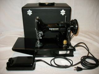 SINGER FEATHERWEIGHT 221 ELECTRIC SEWING MACHINE W/ CASE & KEYS & ACCESSORIES 8