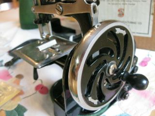 Singer Child ' s Sewing Machine 20 - 2 Electric Complete and Exceptional 4