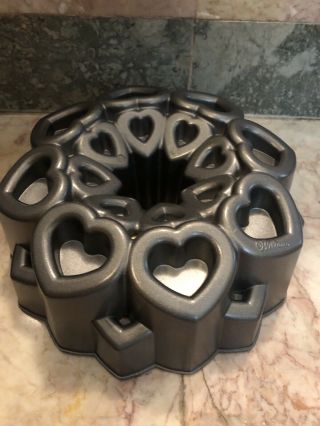 Wilton Hearts Bundt Cake Pan 10 Cups Heavy Cast Aluminum 2