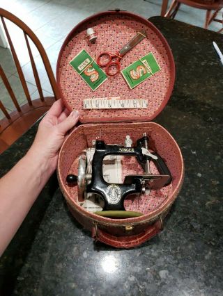 Vintage Singer No 20 Sewhandy Childs Size Sewing Machine W/ Travel Case