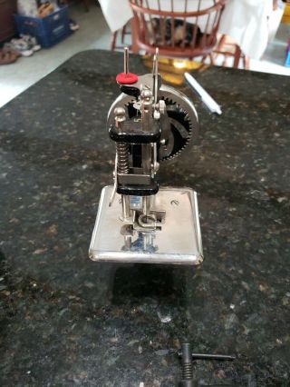 Vintage Singer No 20 Sewhandy Childs Size Sewing Machine W/ Travel Case 6