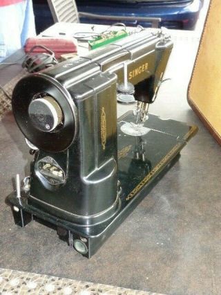 1950s Singer Sewing Machine 301A Featherweight Sister Shortbed with Tweed Case 6