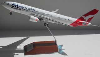1/200 Qantas Airbus A330 - 200 " One World " Livery Vh - Ebl O