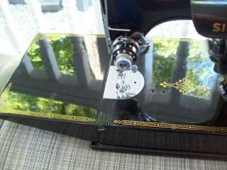 FANTASTIC SINGER MODEL 221 FEATHERWEIGHT SEWING MACHINE IN CASE WITH ALL AT 5