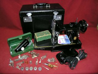 1952 Singer 221 Featherweight Sewing Machine W/pedal/case/button/attachments