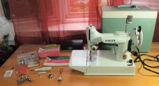 Near Singer Featherweight 221 K White Sewing Machine Green Locking Case Key