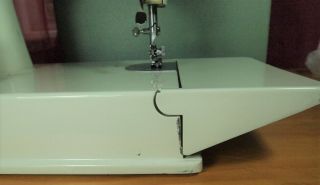 Near Singer Featherweight 221 K White Sewing Machine Green Locking Case Key 5