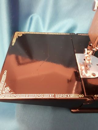 Singer Featherweight 221with case and accessories 2