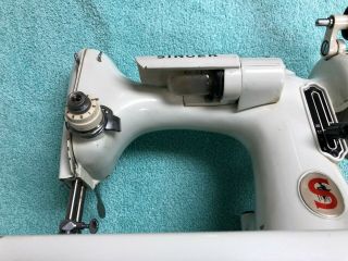 SINGER WHITE 221K FEATHERWEIGHT SEWING MACHINE,  MADE IN GREAT BRITAIN 11