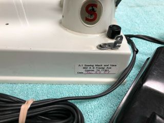 SINGER WHITE 221K FEATHERWEIGHT SEWING MACHINE,  MADE IN GREAT BRITAIN 4