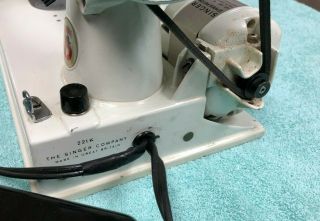 SINGER WHITE 221K FEATHERWEIGHT SEWING MACHINE,  MADE IN GREAT BRITAIN 9