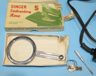 Singer 222K Featherweight Sewing Machine Arm w/Case Embroidery Hoop Acces 2