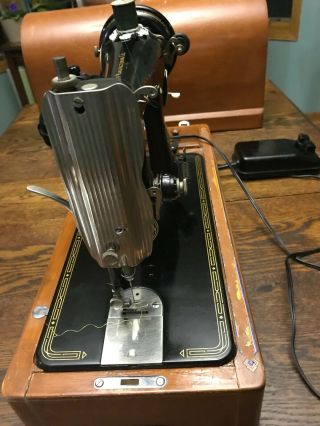 1955 Singer Sewing Machine Model 66 With Case