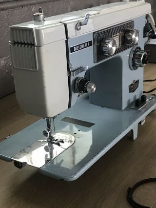 Dressmaker Deluxe Push Button Zig - Zag SWA - 2000 Heavy Duty Vintage Sewing Machine 4
