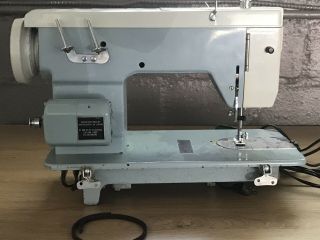 Dressmaker Deluxe Push Button Zig - Zag SWA - 2000 Heavy Duty Vintage Sewing Machine 5
