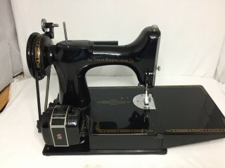 SINGER 221 Featherweight Sewing Machine w/Case Attachments 1955 AM166840 NMint 6