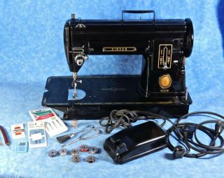 1952 Singer 301 Gear Drive Slant Needle Sewing Machine - Runs Strong.  Ex Cond