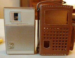 Vintage Magnavox 2 - Am - 70 Seven Transistor Radio With Case,