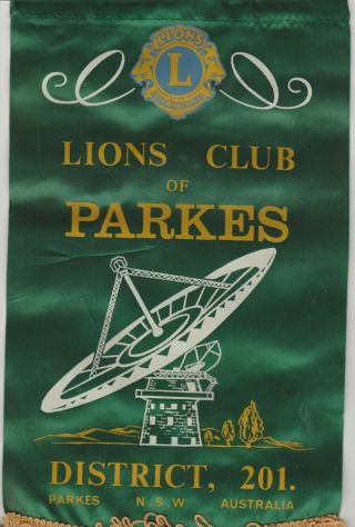 A Lions Club Of Parkes Nsw Australia Pennant/flag 26 X 19 Cm S/h