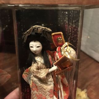 9” Vintage Or Antique Japanese Geisha Styled Doll In A Glass Box With Widen Trum