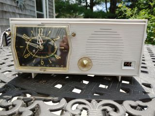 White Rca Victor Levermatic Model C - 2e Vintage Tube Clock Radio Read