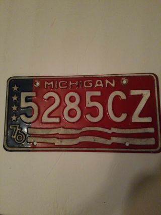1976 Red White And Blue Michigan Bicentennial License Plate 5285cz