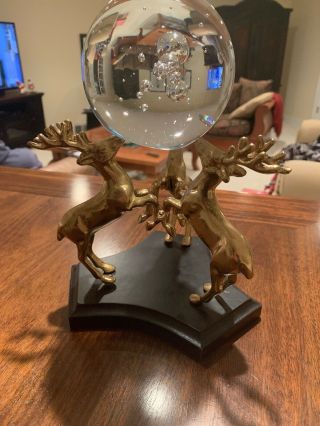 VINTAGE DECORATIVE CRAFTS INC.  BRASS REINDEER ON LACQUERED WOOD With Glass Ball 3