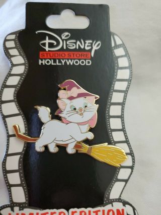 Disney Marie Cats On Broom Le 300 Pin Dsf Dssh Halloween Aristocats