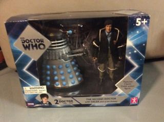 Doctor Who The 2nd Doctor With Dalek (evil Of The Daleks)