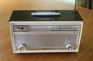 Sanyo Transistor Battery Radio